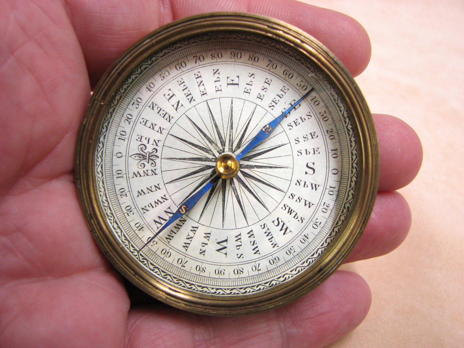 Victorian travellers brass cased pocket compass circa 1870